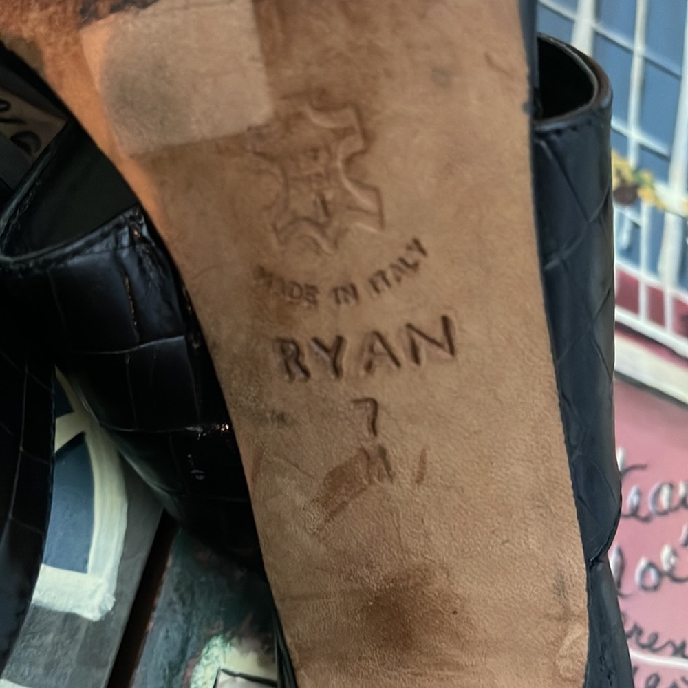 Brighton “Ryan” black leather sandals - Picture 7 of 11